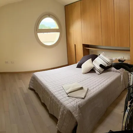 Love Lucca Apartment דירה לוקה